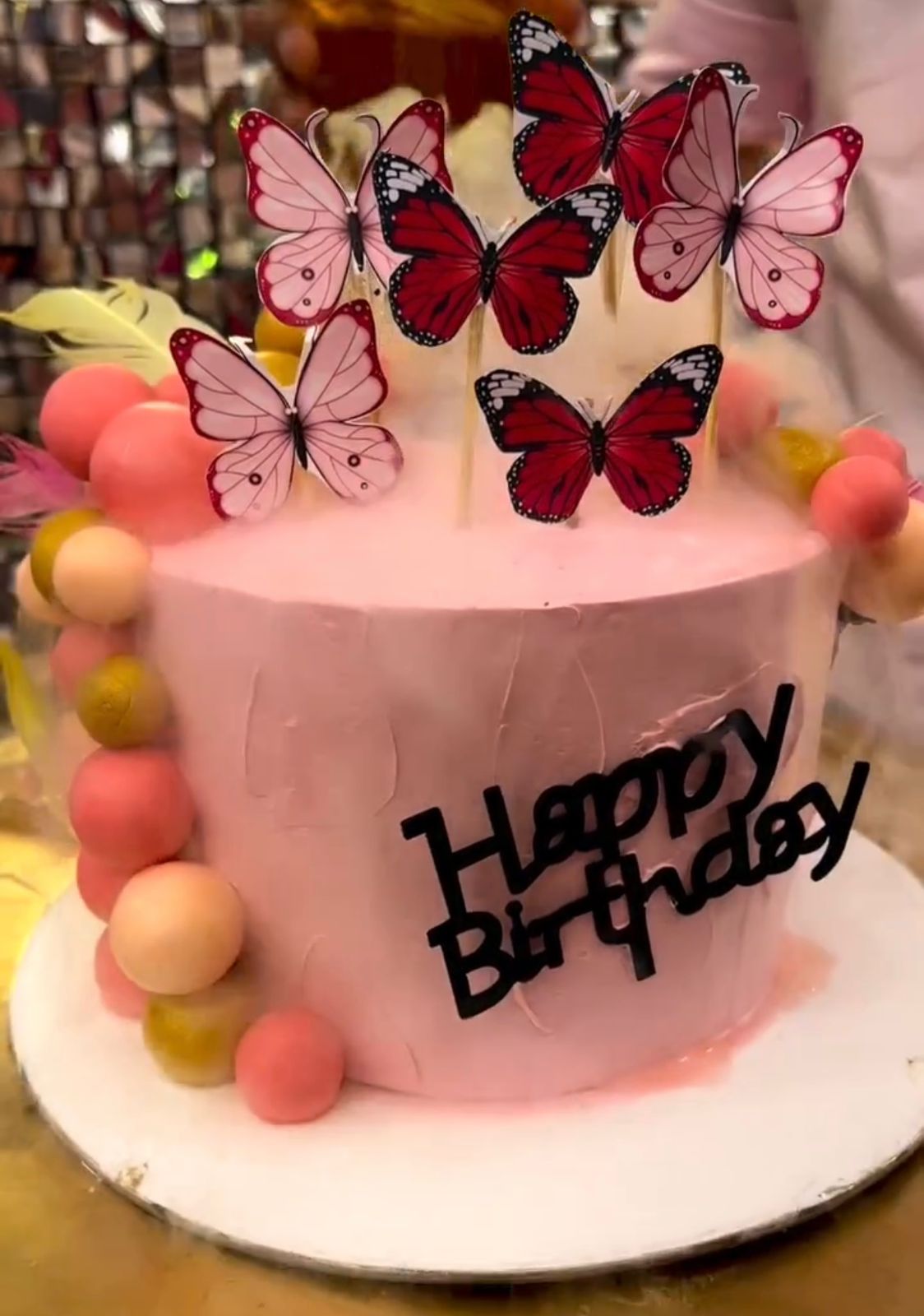 Butterflies & Balls Smoke Cake Regalo Delights
