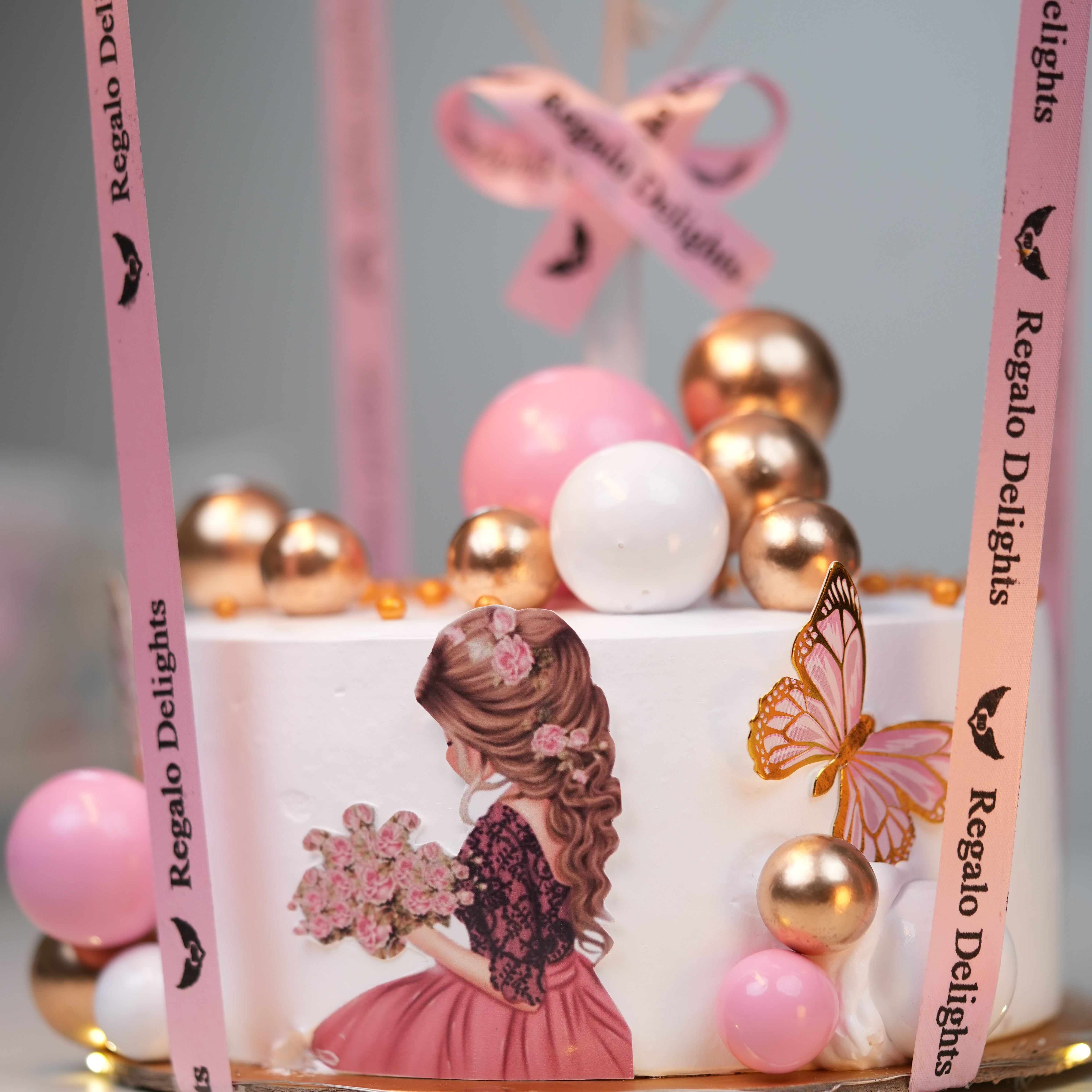 Elegant Girl Regalo Cake