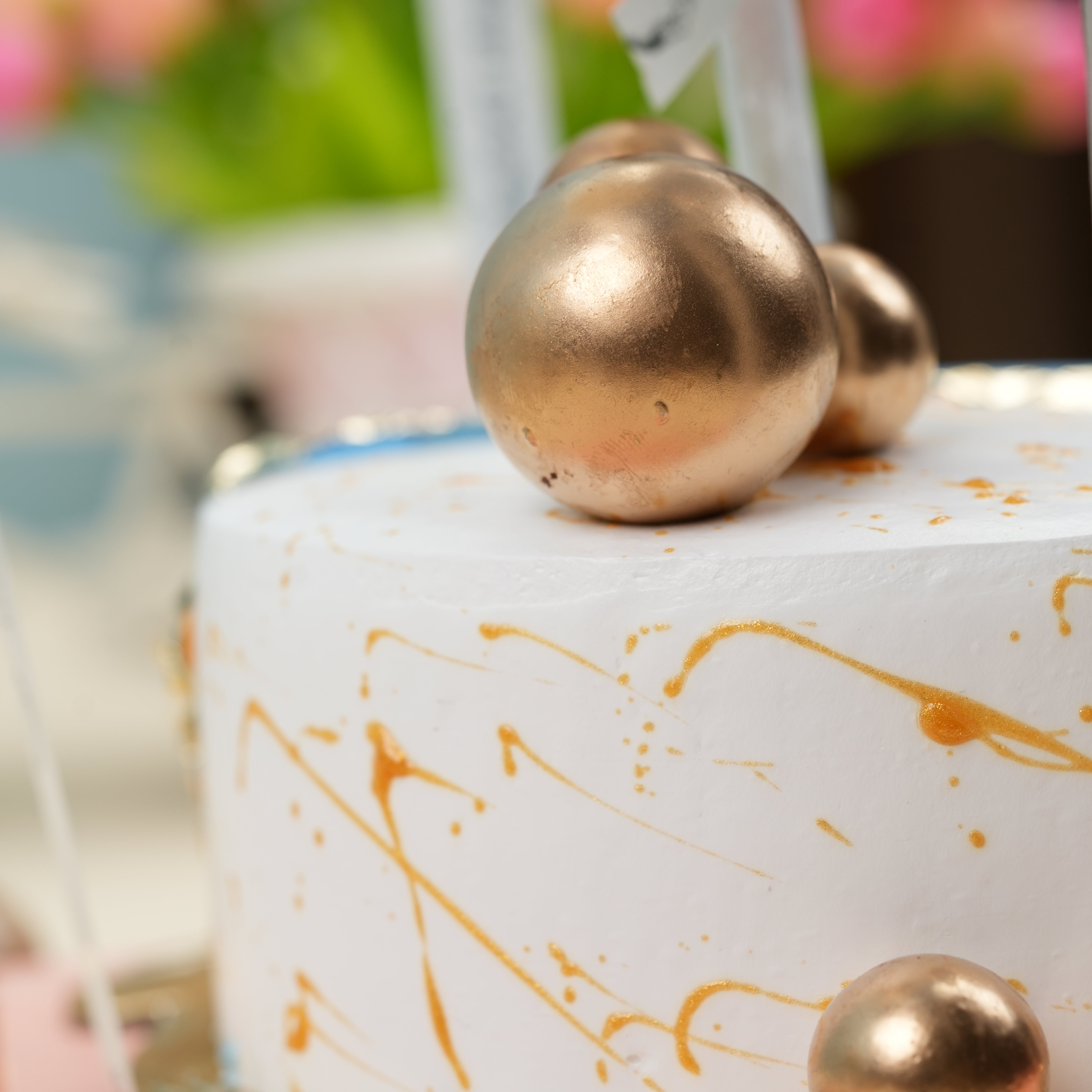2 Layered Balls Regalo Cake