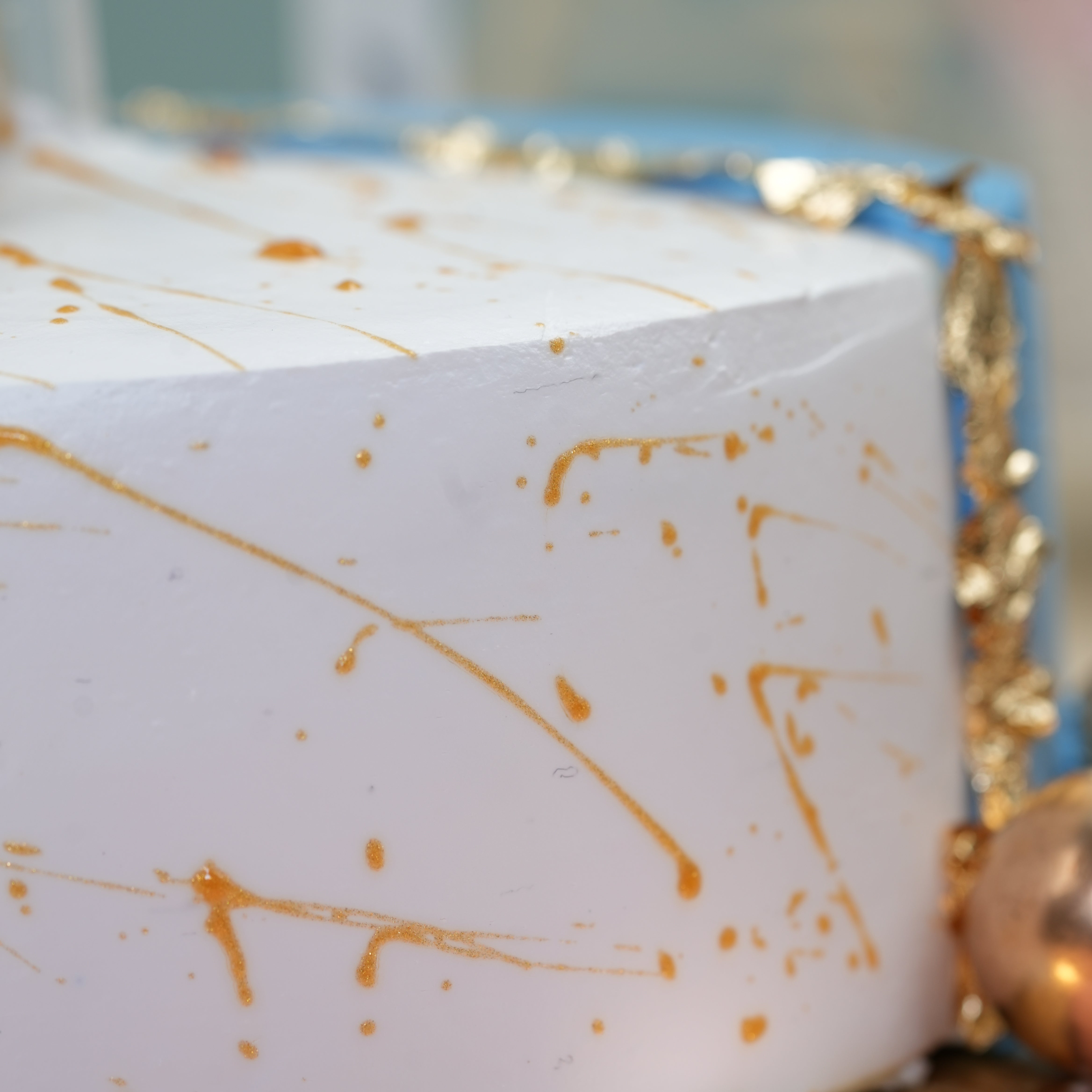 2 Layered Balls Regalo Cake