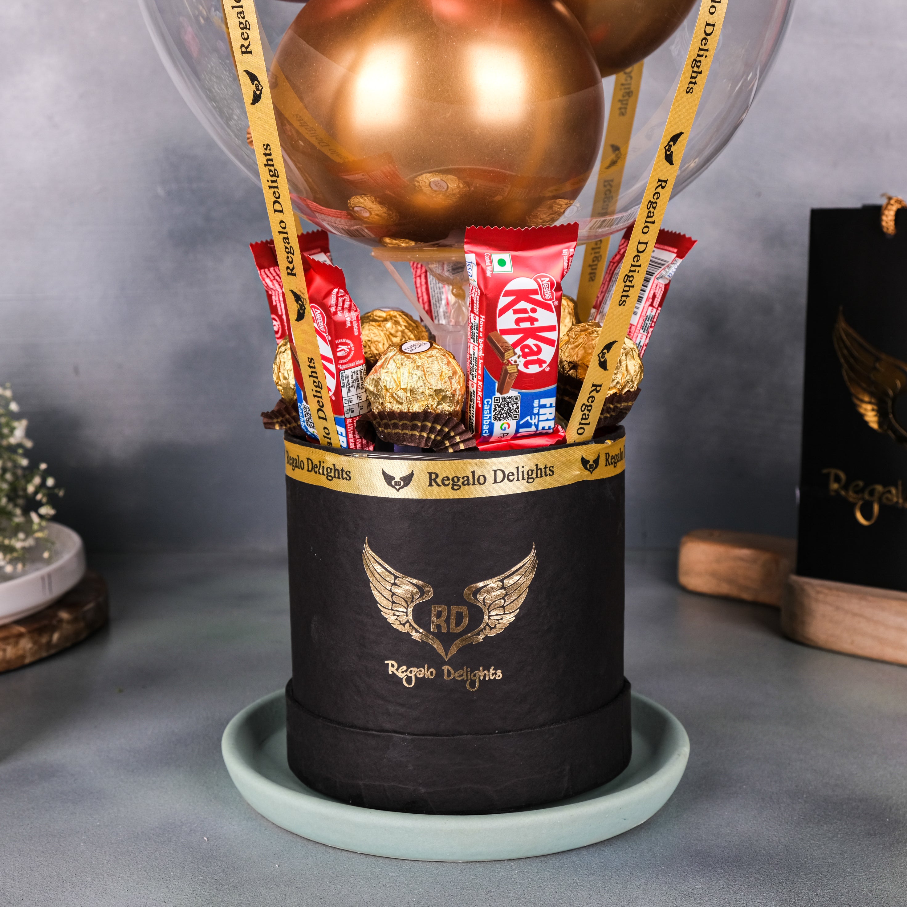 Forerro Rochers Ferrero Rochers & KitKat Hot Air Bouquet