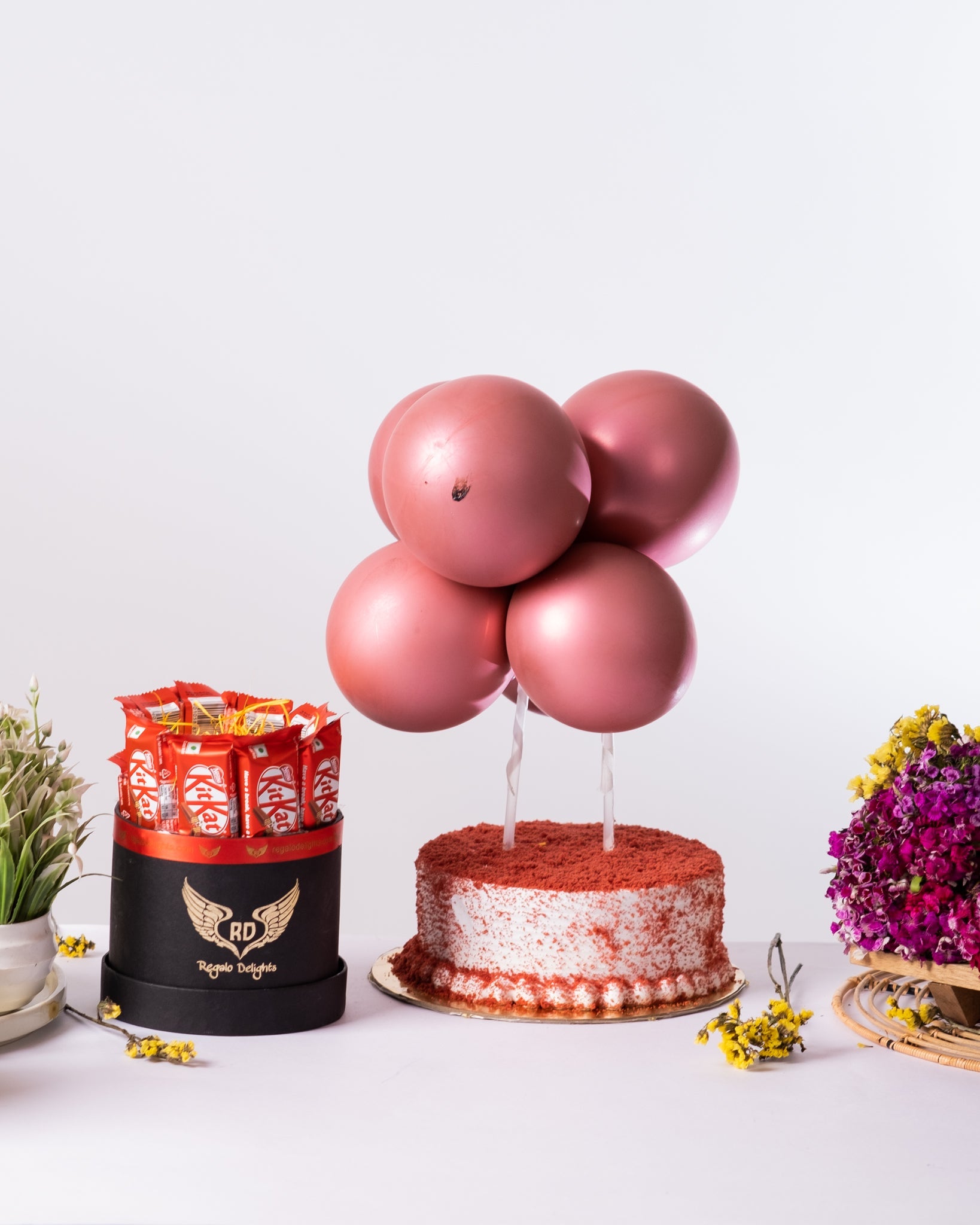 Red Velvet Fondle Cake & KitKat Regalo Delights